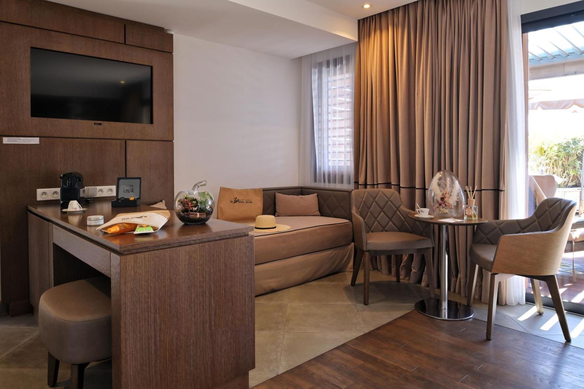 Hotel Le Week End Аячо Екстериор снимка