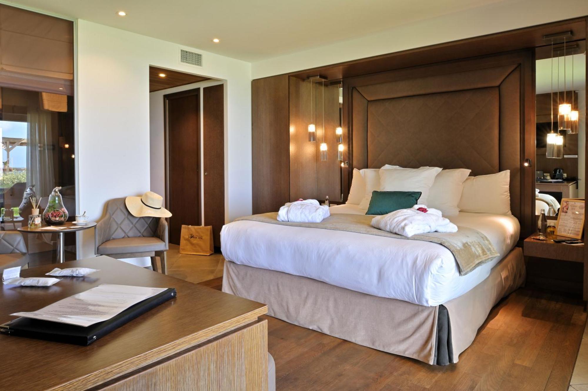 Hotel Le Week End Аячо Екстериор снимка