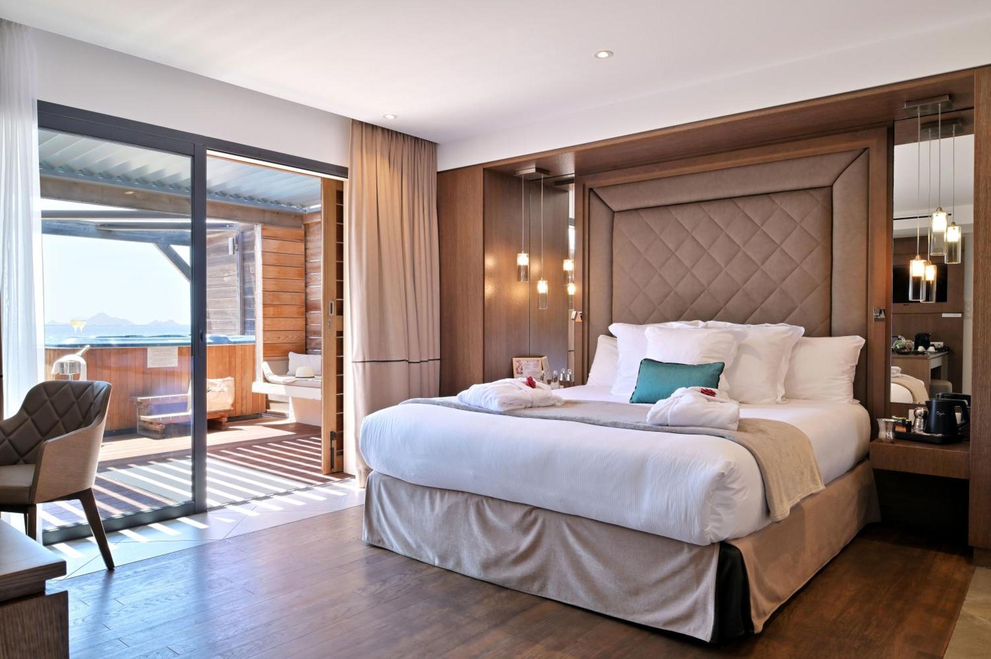Hotel Le Week End Аячо Екстериор снимка