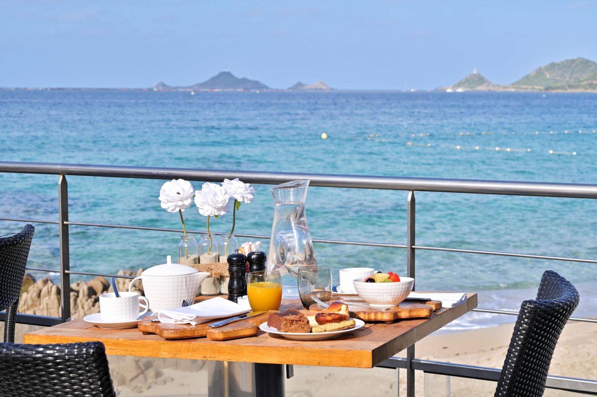 Hotel Le Week End Аячо Екстериор снимка
