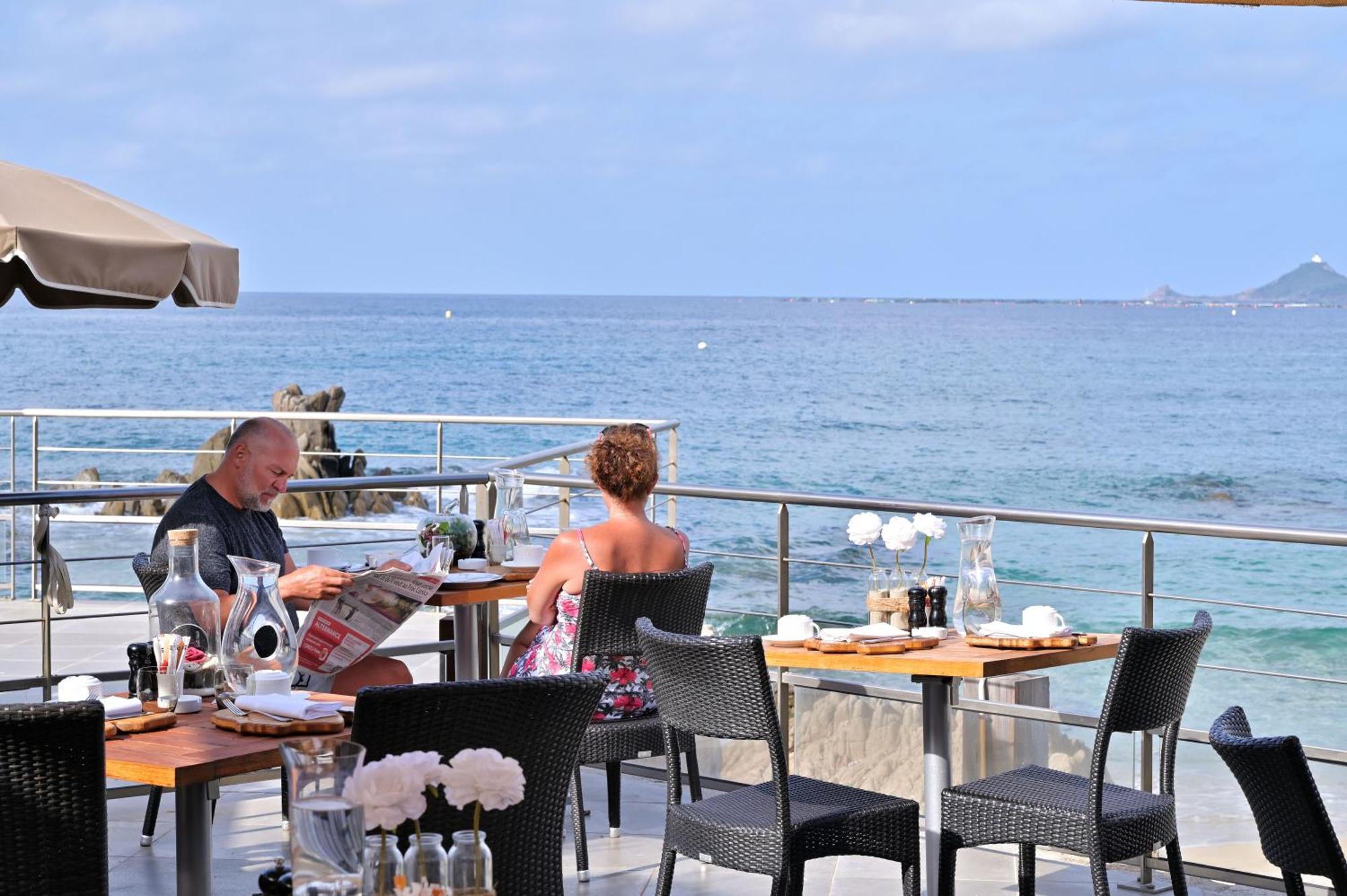 Hotel Le Week End Аячо Екстериор снимка