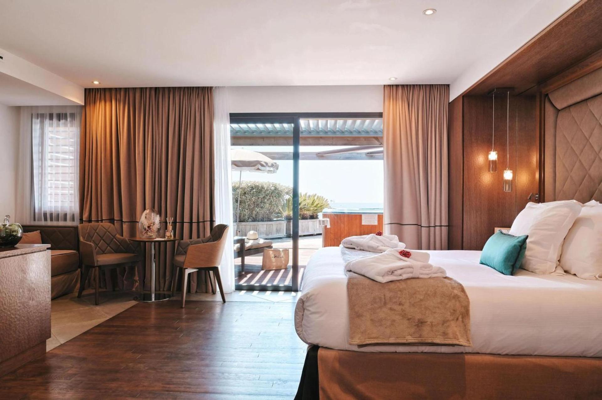 Hotel Le Week End Аячо Екстериор снимка