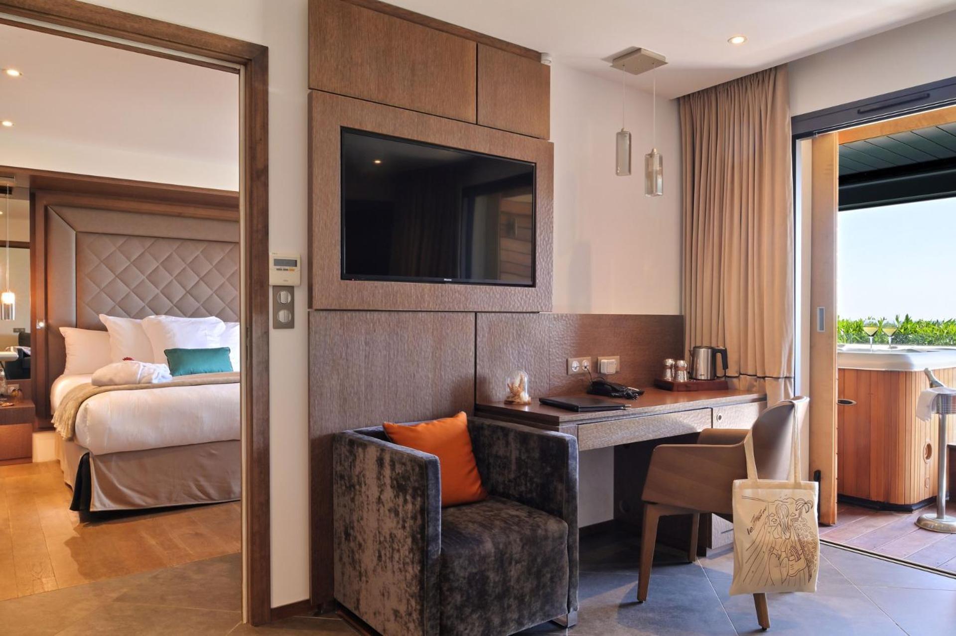 Hotel Le Week End Аячо Екстериор снимка