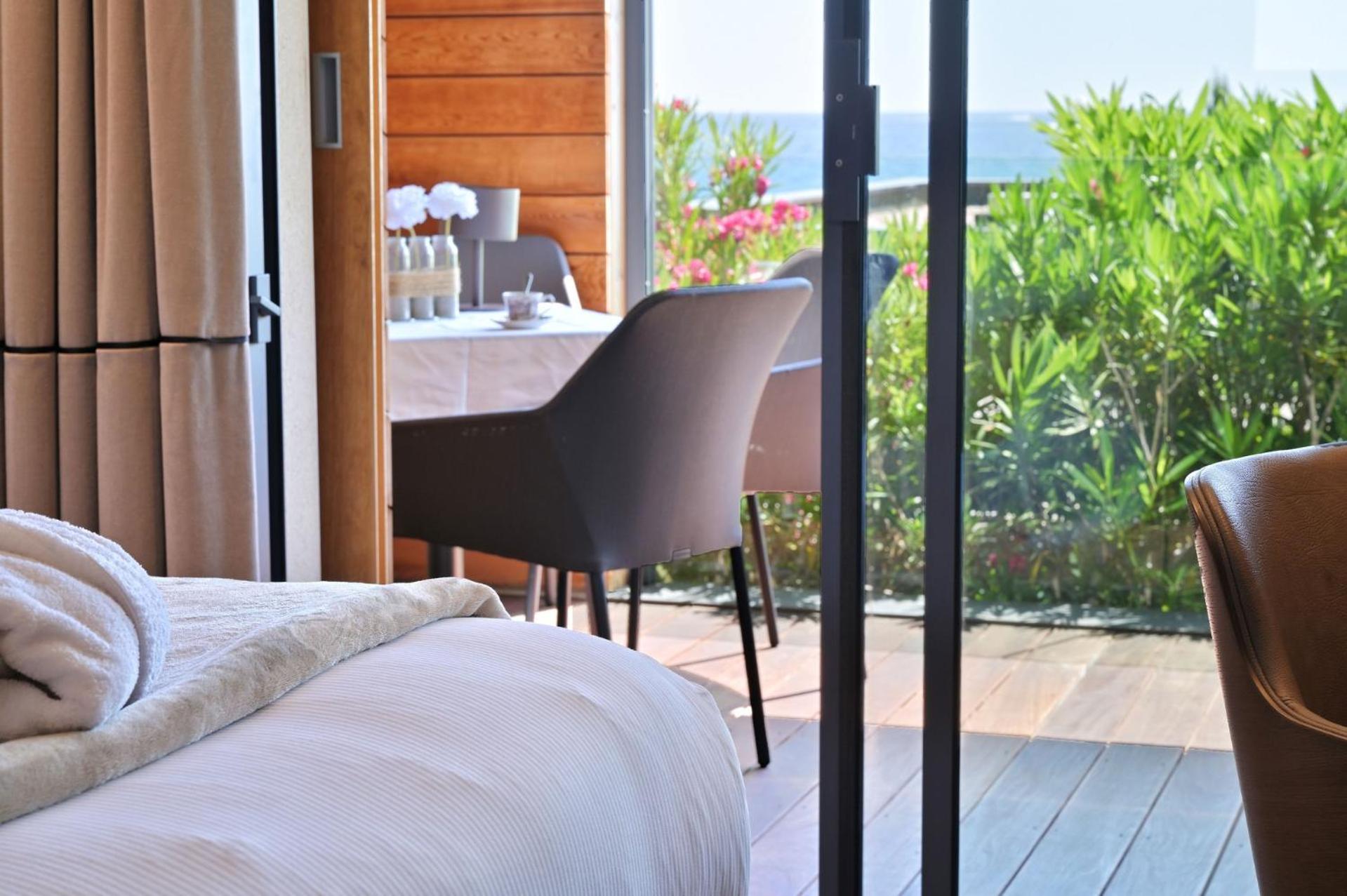 Hotel Le Week End Аячо Екстериор снимка